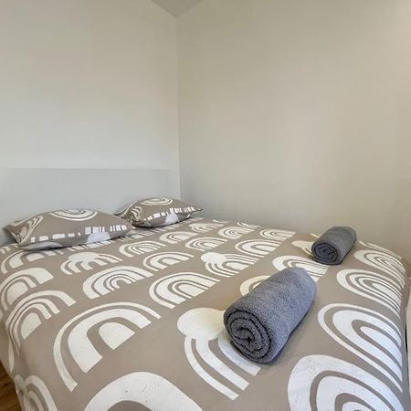 T2 Renove A 15 Min De Lyon Apartment Pierre-Bénite Екстериор снимка