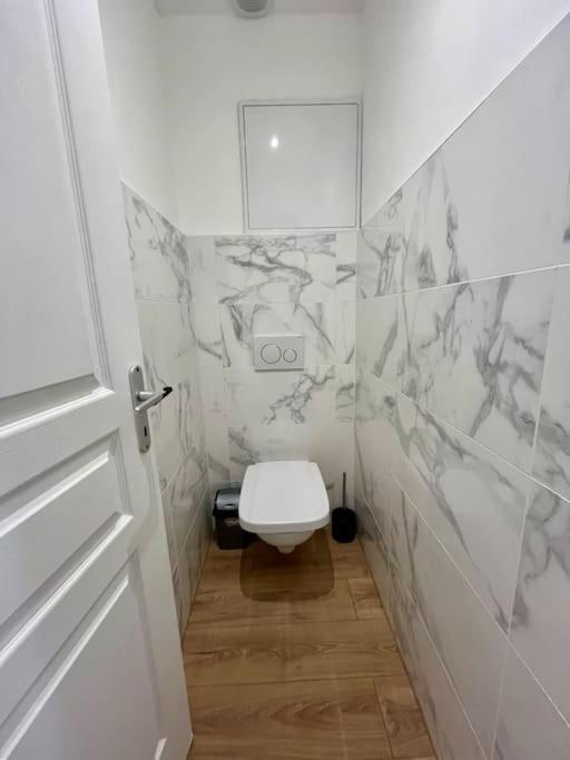 T2 Renove A 15 Min De Lyon Apartment Pierre-Bénite Екстериор снимка